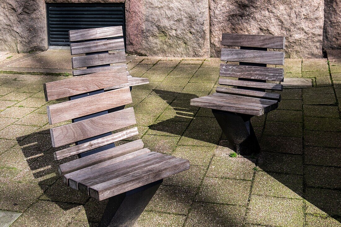 Stühle im öffentlichen Raum, Rotterdam, Niederlande, Europa.