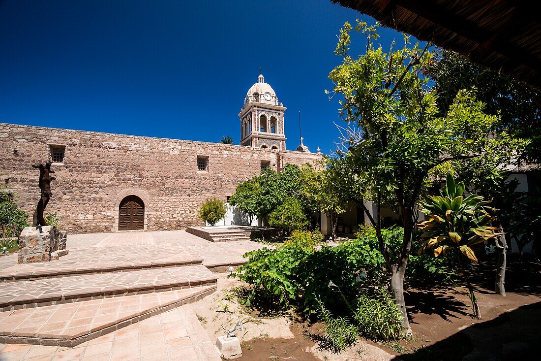 Hof der Mission Nuestra Senora de Loreto Concho (Mission Unserer Lieben Frau von Loreto). UNESCO-Weltkulturerbe. Loreto, Baja California Sur, Mexiko.