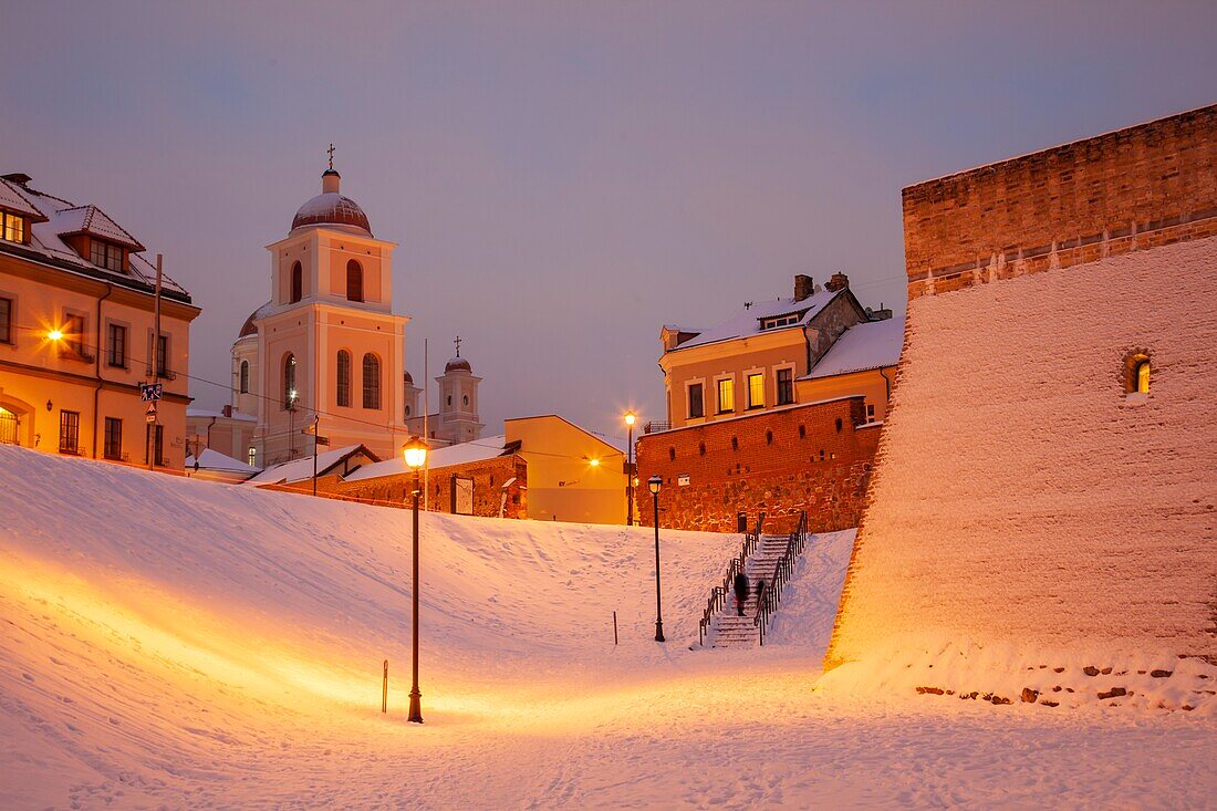 Winterabend an der Bastion der Stadtmauern in Vilnius, Litauen.