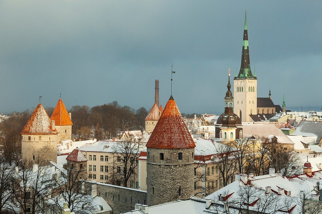 Winter in der Altstadt von Tallinn, Estland.