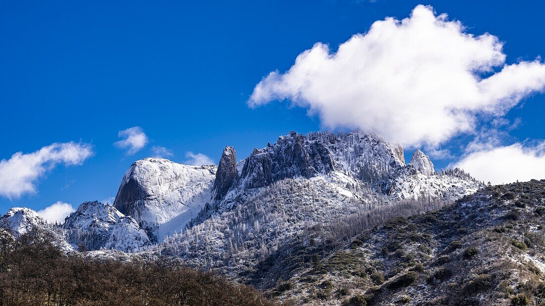 Castle Rocks im Winter, Sequoia National Park, Kalifornien, USA.