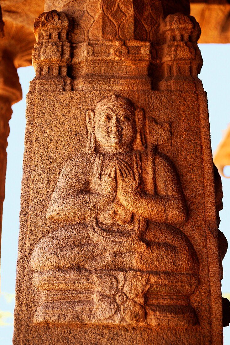 Skulptur von Lord Buddha im Vittala-Tempel, Hampi, Karnataka, Indien.