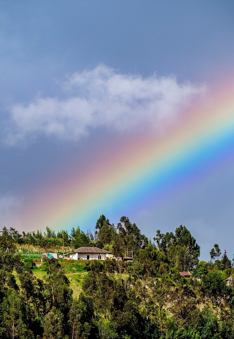 Regenbogen über den Bergen, Las Lajas, Abteilung Narino, Kolumbien.
