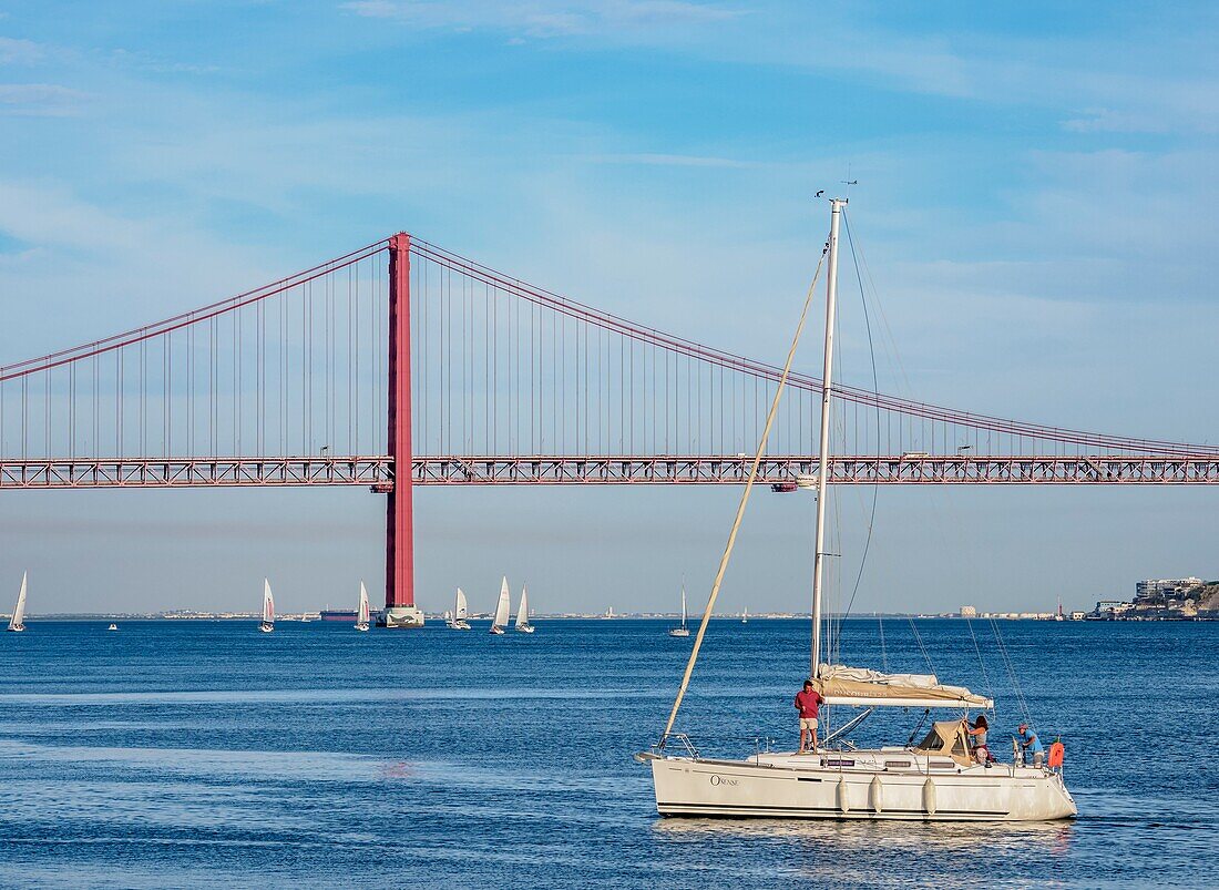 25 de Abril Brücke gesehen von Belem, Lissabon, Portugal.