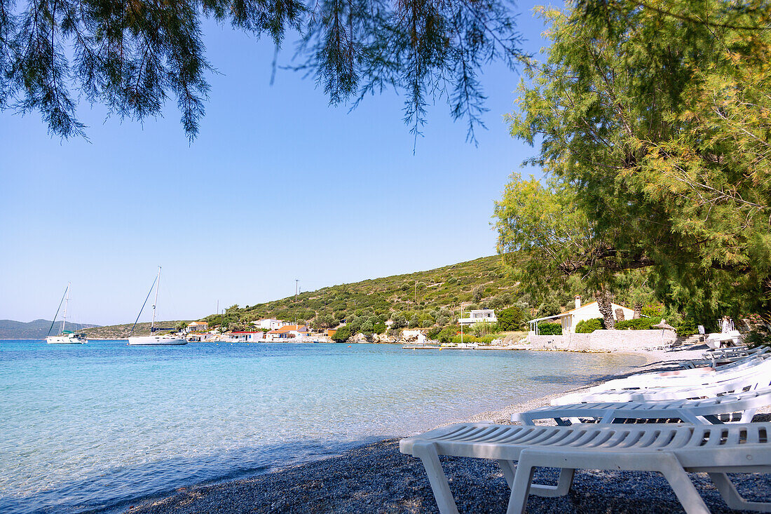 Kiesstrand in Posidonio im Osten der Insel Samos in Griechenland