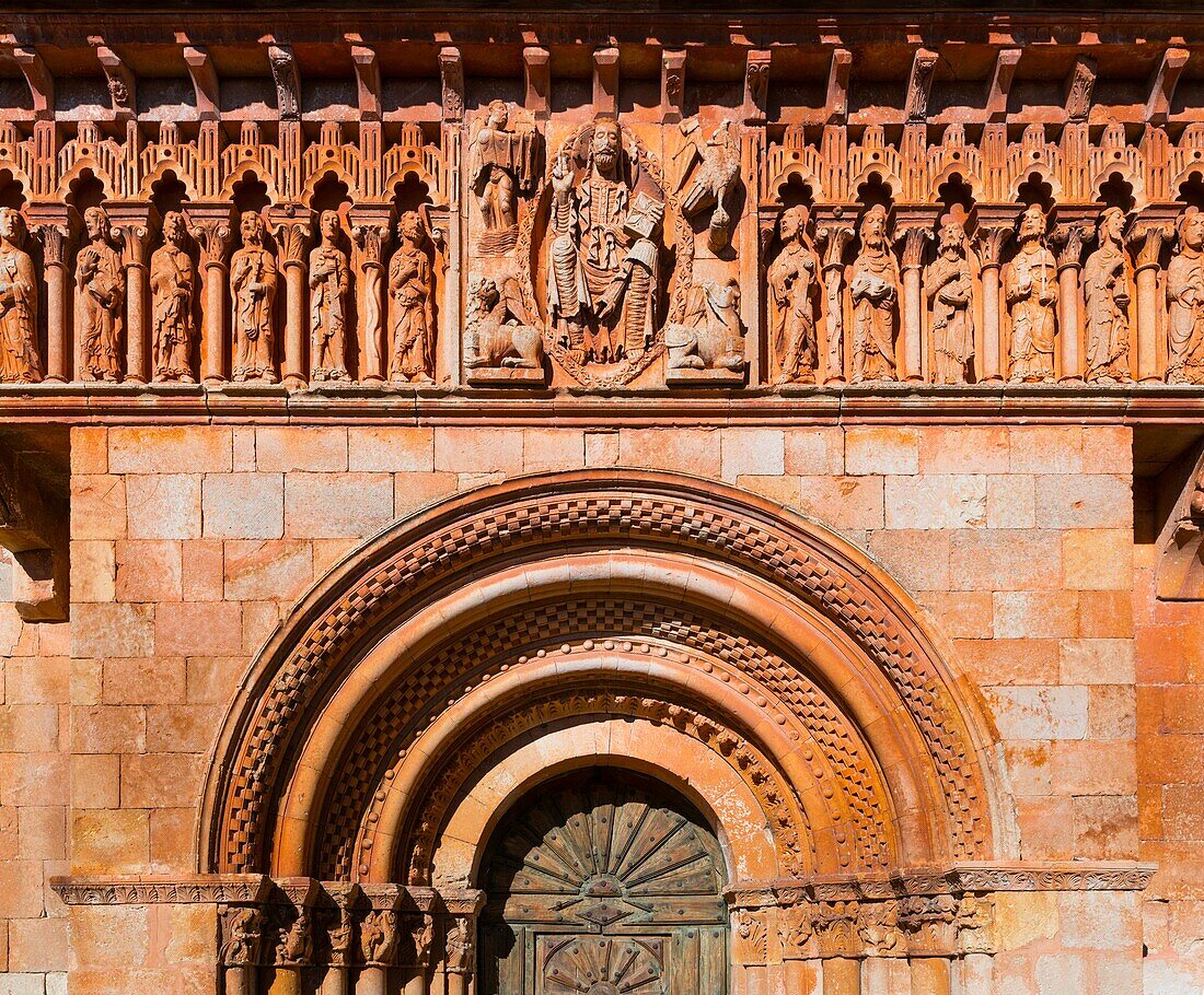 Kirche San Juan, Moarves de Ojeda, Montana Palentina, Palencia, Castilla y Leon, Spanien, Europa.