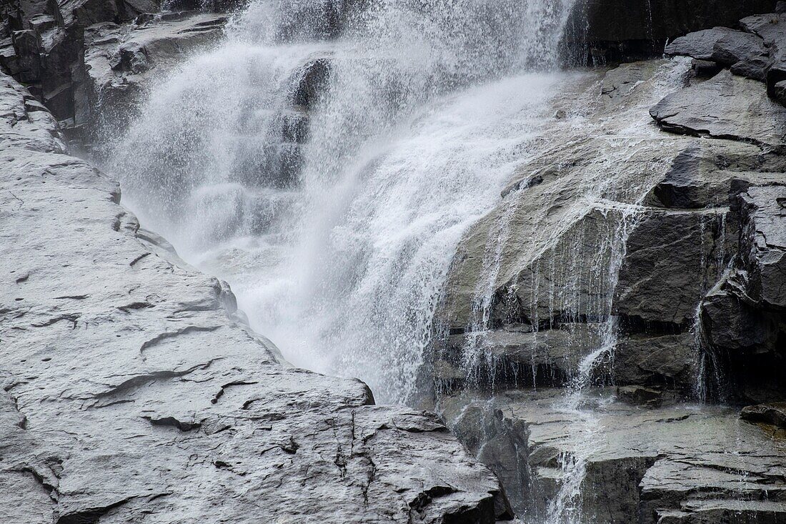 Nerech-Wasserfall, Val de Valier - Riberot-Tal, Regionaler Naturpark Ariège-Pyrenäen, Pyrenäen, Frankreich.