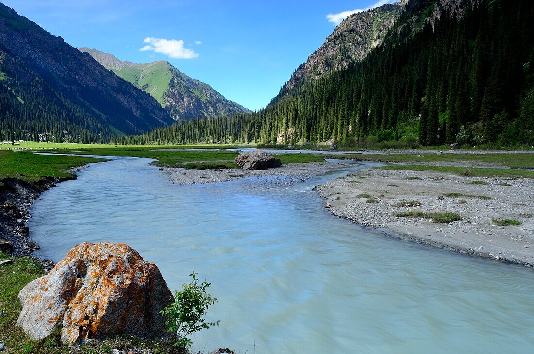 Karakol-Flusslandschaft, Karakol-Tal, Kirgisistan.