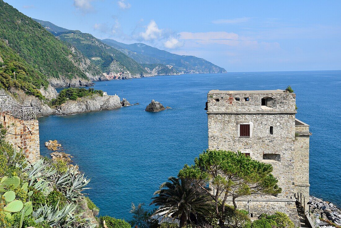 Italien, Ligurien, Nationalpark Cinque Terre, Weltkulturerbe, Monterosso al Mare, genuesischer Wachturm.