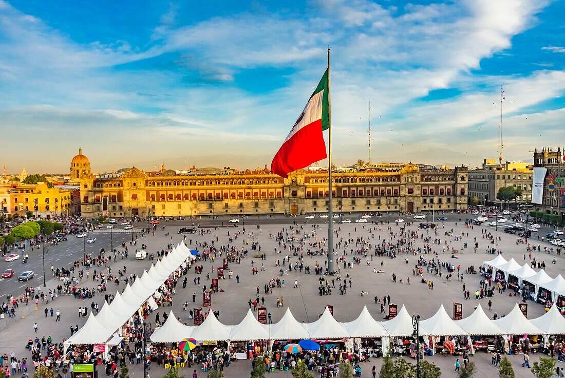 Präsidentenpalast Zocalo, Flagge Weihnachten Mexiko-Stadt Mexiko Zocalo.