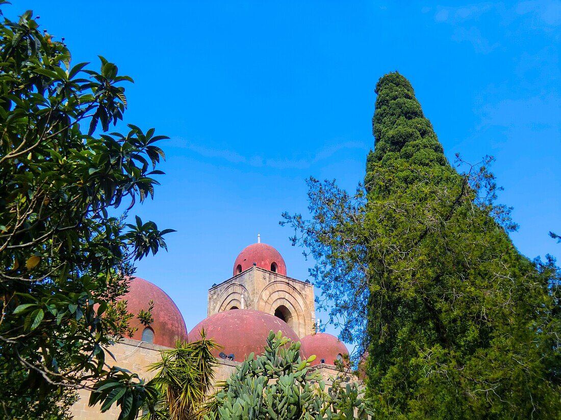 Palermo, San Giovanni degli Eremiti,St. Johannes der Eremiten, Klosterkirche aus normannischer Zeit in Sizilien, Sizilien, Italien.