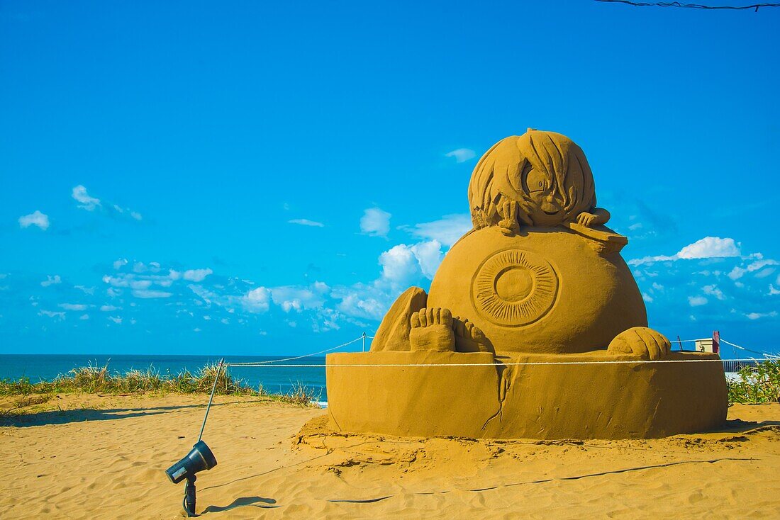 Chirihama Nagisa Drive Way in Ishikawa, Japan. Japans einziger Strand, den Sie mit dem Auto befahren können.