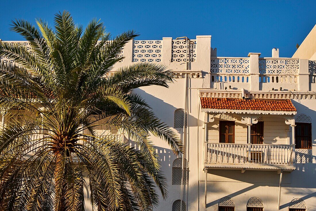 Sultanat Oman, Muscat, die Corniche von Muttrah, die Altstadt von Muscat, Gebäude am Wasser.