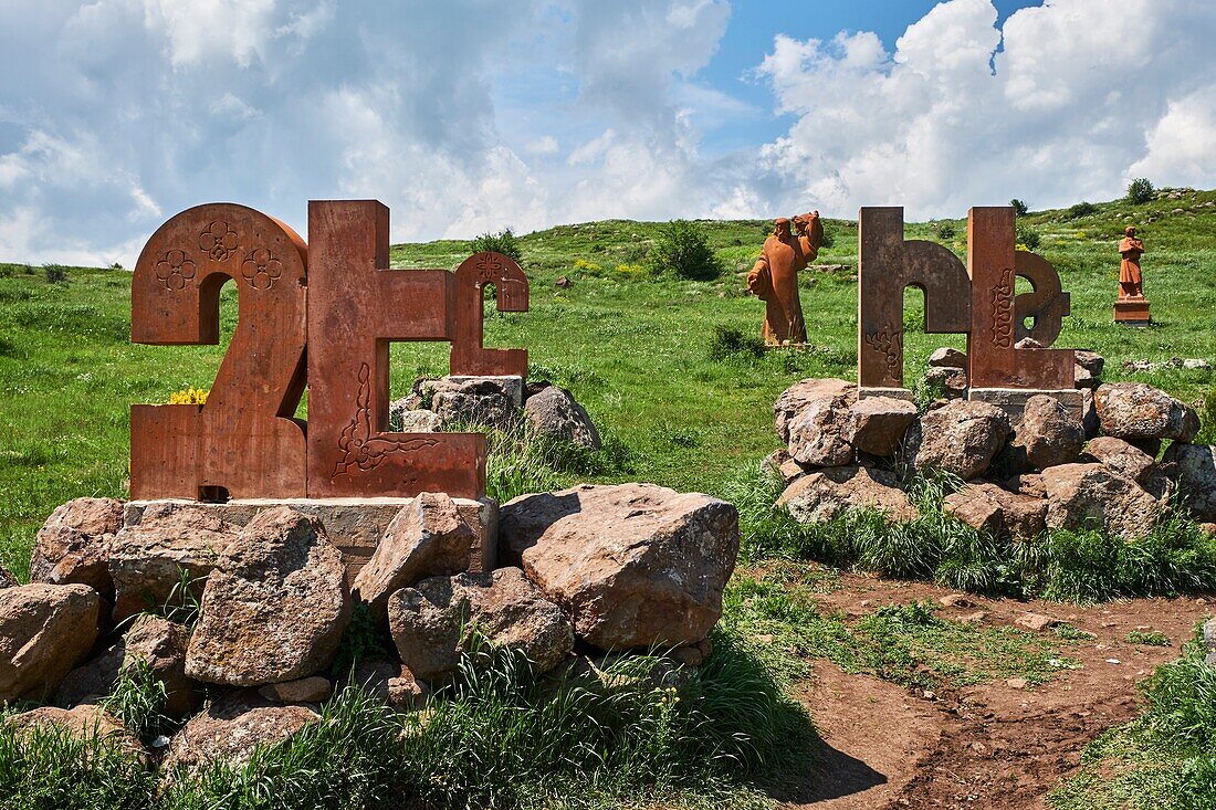 Armenien, Provinz Aragatsotn, Alphabet Monument.