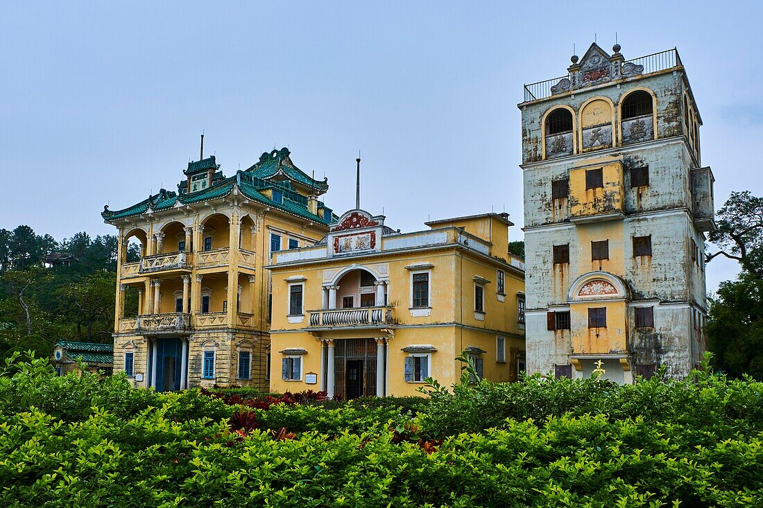 China,Guangdong,Kaiping,UNESCO-Welterbe,Li Garden,die Diaolou sind mehrstöckige Wachtürme.