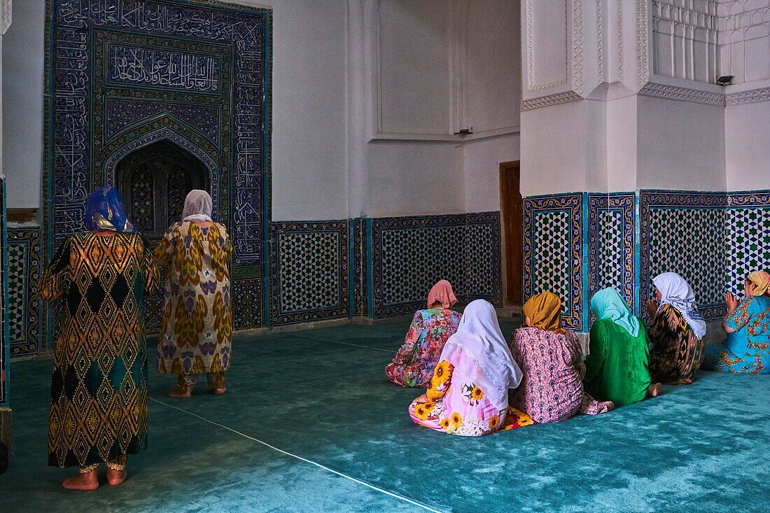 Uzbekistan,Samarkand,Unesco World Heritage,Shah i Zinda mausoleum,praying woman.