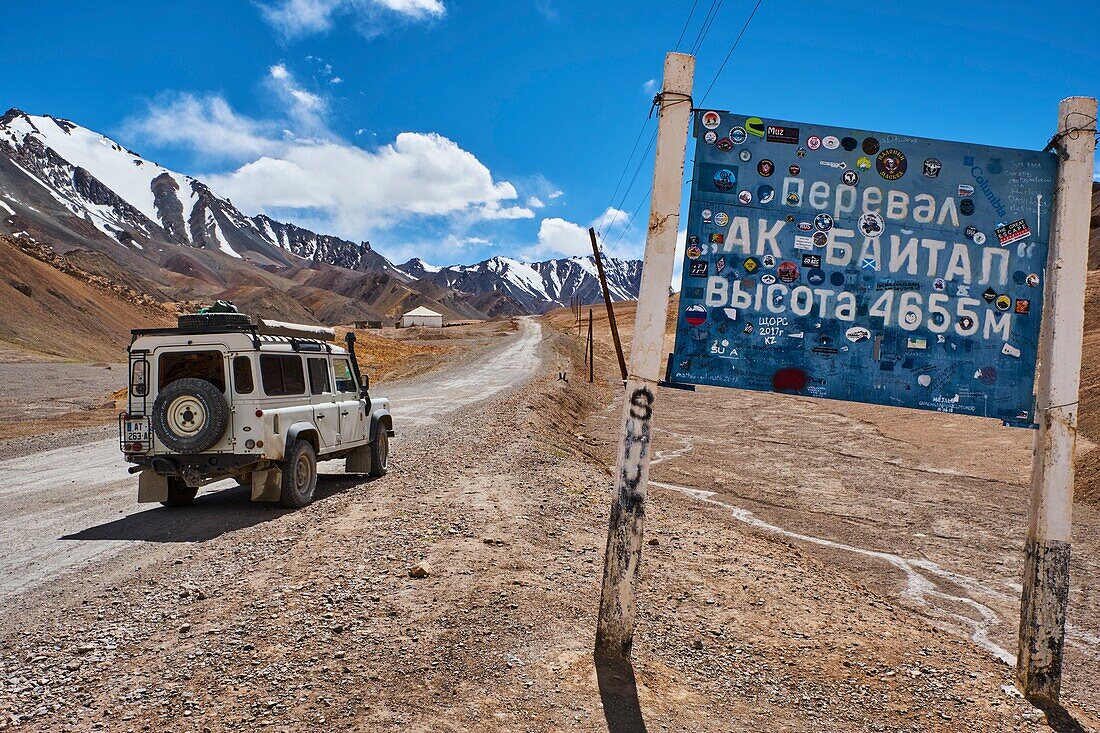 Tajikistan,Central Asia,Gorno Badakhshan,the Pamir,Wakhan valley,the Pamir highway,the highest pass Ak Baital 4655m.