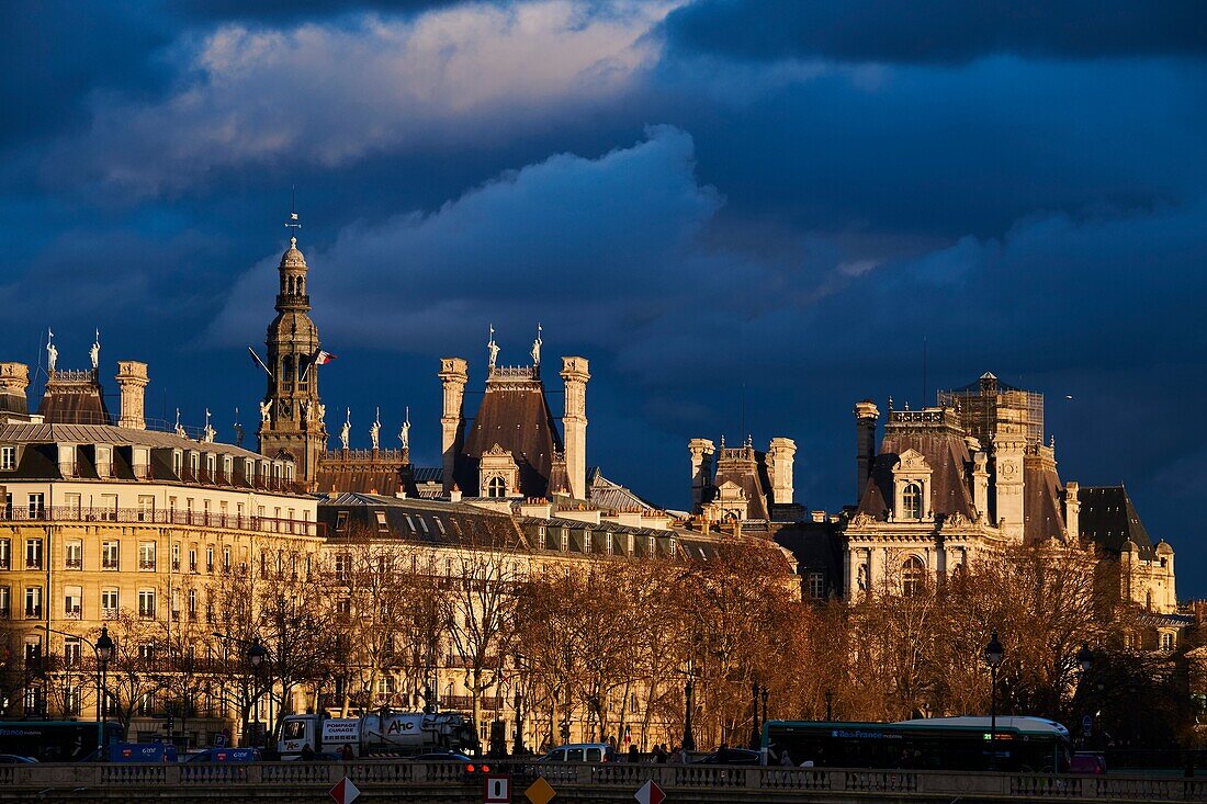 Frankreich, Paris, Dach des Hotel de Ville.