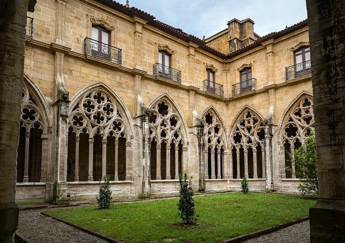 Kreuzgang der Kathedrale von San Salvador in Oviedo, Asturien, Spanien.