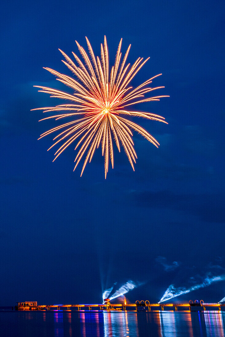 Feuerwerk in Kellenhusen, Kellenhusen, Ostsee, Ostholstein, Schleswig-Holstein, Deutschland