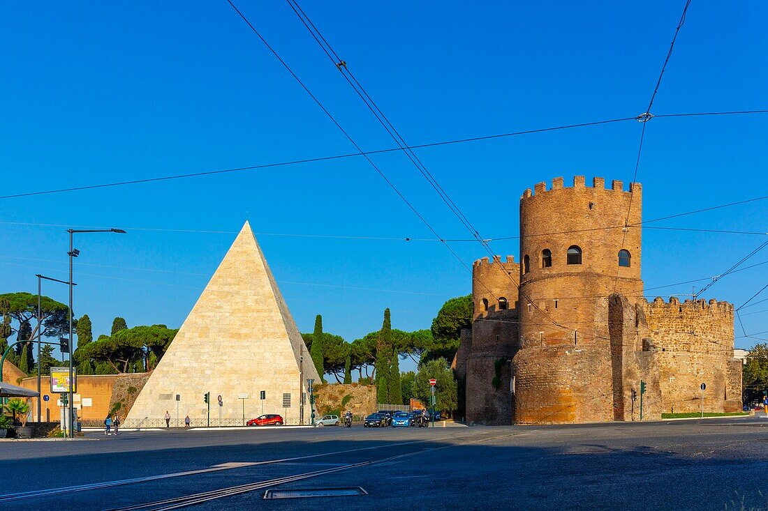 Pyramid of Caio Cestio, Rome, Lazio, Italy, Europe
