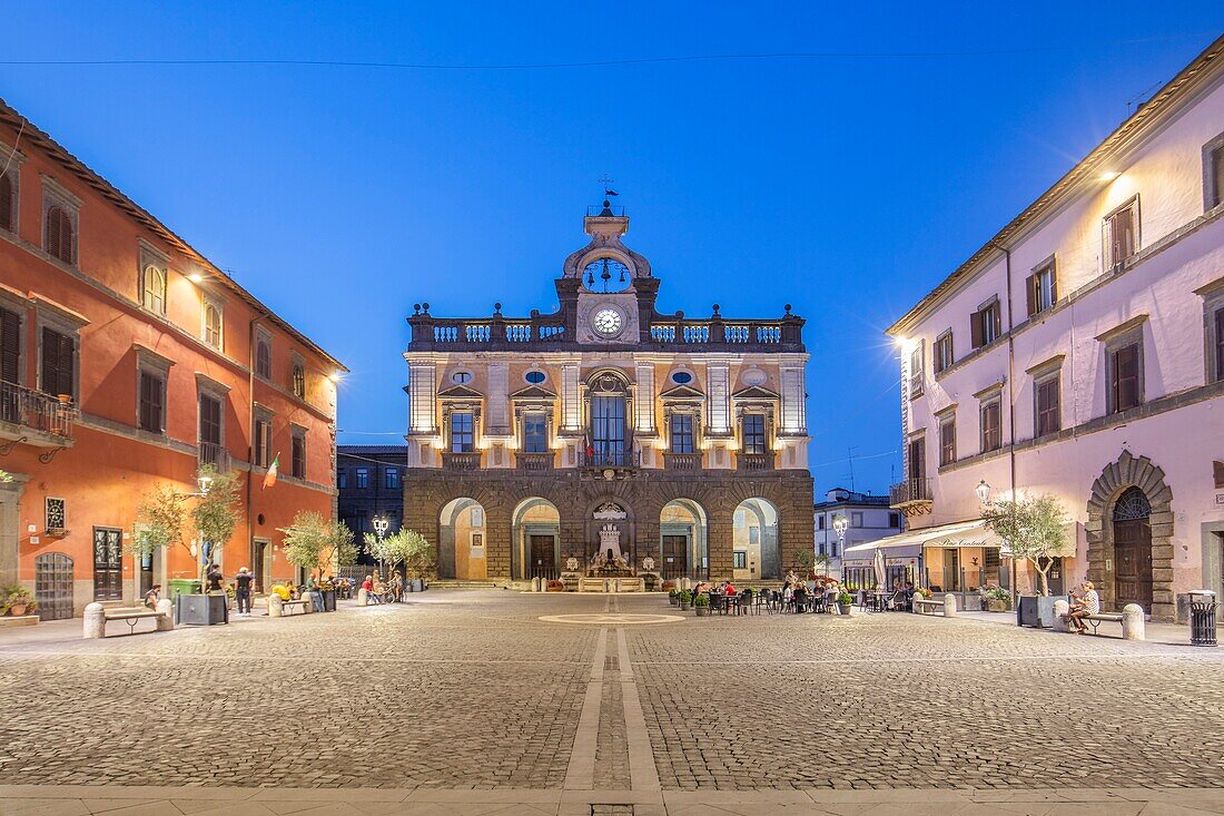 Rathaus und Travertin-Brunnen gemeißelt von Filippo Brigioni im Jahre 1727, Nepi, Viterbo, Latium, Italien, Europa