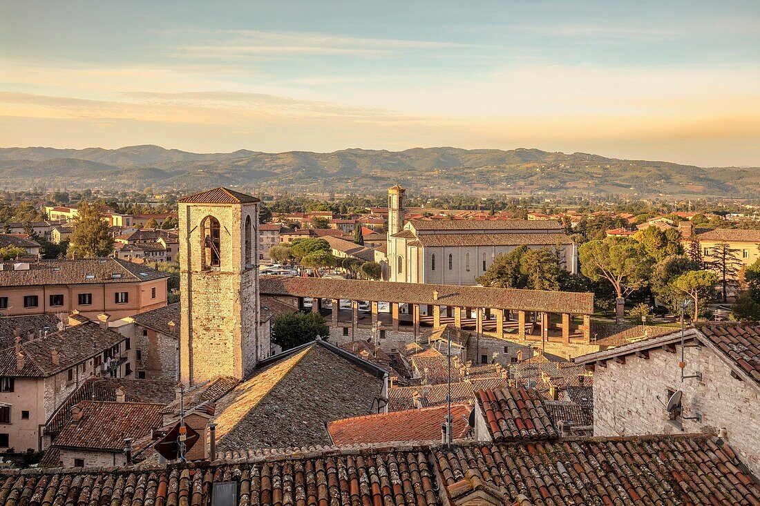 Blick aus dem Garten des Dogenpalastes, Gubbio, Provinz Perugia, Umbrien, Italien, Europa