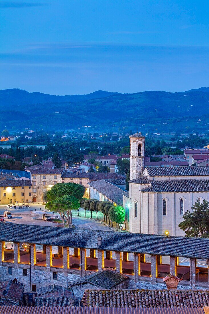 Blick aus dem Garten des Dogenpalastes, Gubbio, Provinz Perugia, Umbrien, Italien, Europa