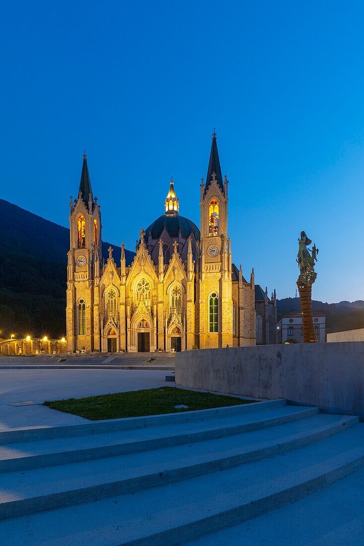 Kleine Basilika der Addolorata von Castelpetroso, Isernia, Molise, Italien, Europa