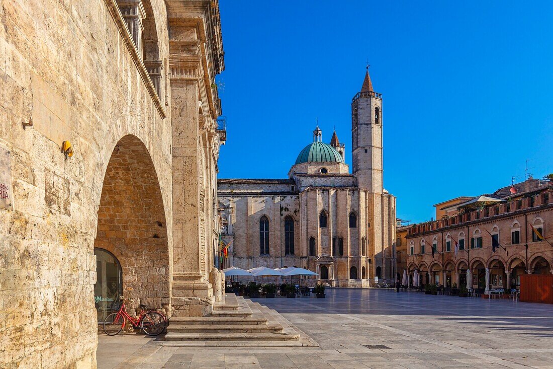 Church of San Francesco, Piazza del Popolo, Ascoli Piceno, Marche, Italy, Europe