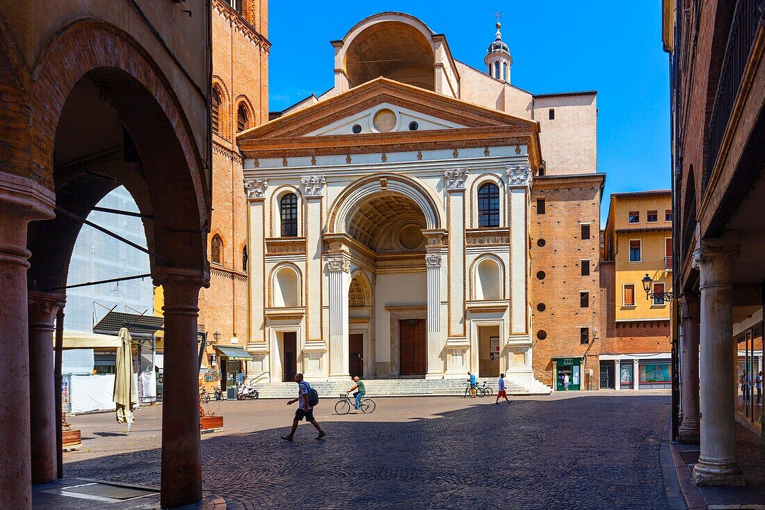 Piazza Mantegna and Basilica of Sant'Andrea, Mantova (Mantua), Lombardia (Lombardy), Italy, Europe