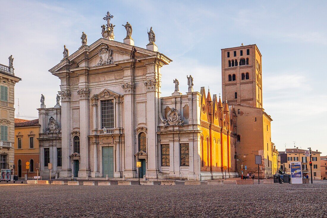 Piazza Sordello, Mantova (Mantua), UNESCO World Heritage Site, Lombardia (Lombardy), Italy, Europe