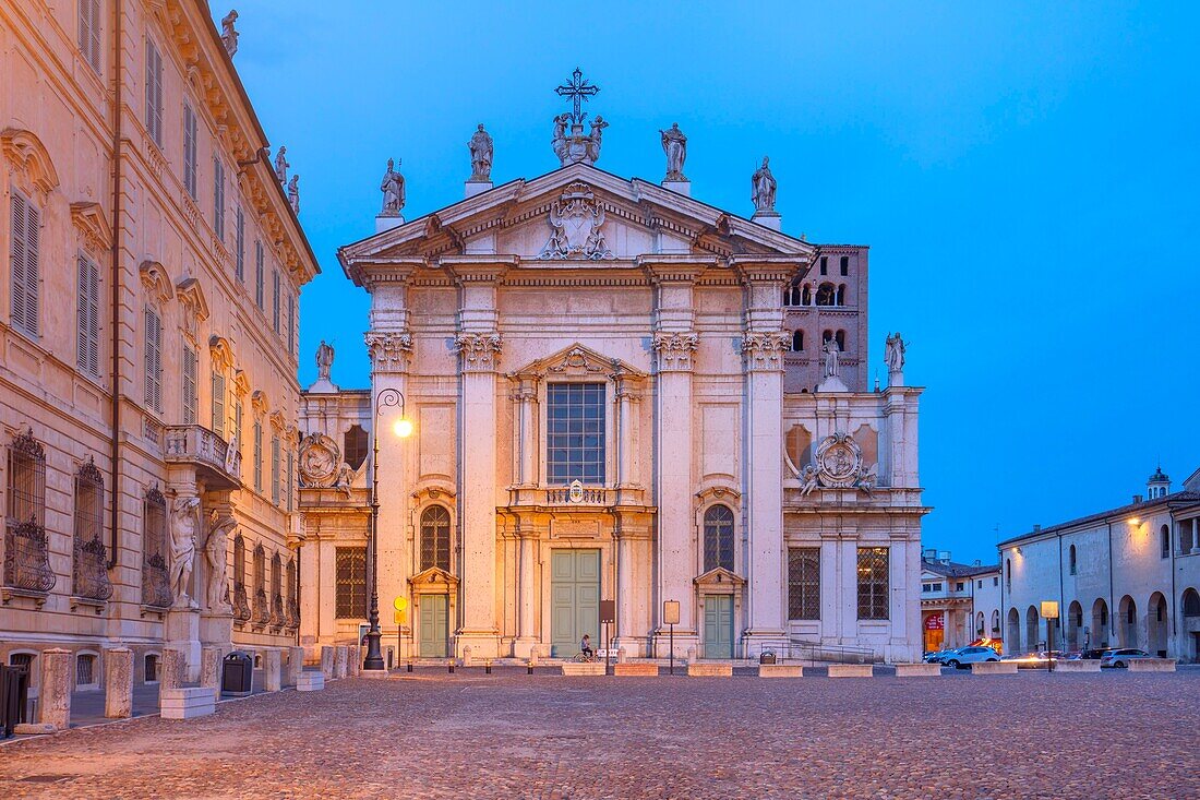 Piazza Sordello, Mantova (Mantua), UNESCO World Heritage Site, Lombardia (Lombardy), Italy, Europe