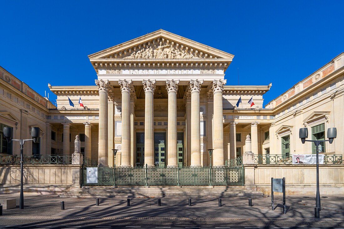 Der Justizpalast, Nimes, Gard, Okzitanien, Frankreich, Europa