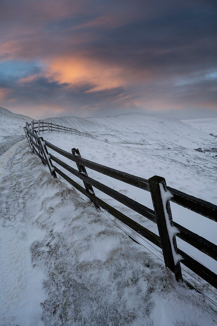 Winter view with fence leading towards Rushup Edge, Peak District, Derbyshire, England, United Kingdom, Europe