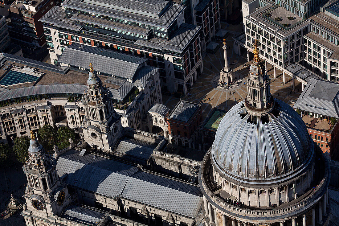 UK, London, Luftaufnahme von St. Paul's Cathedral und Paternoster Square