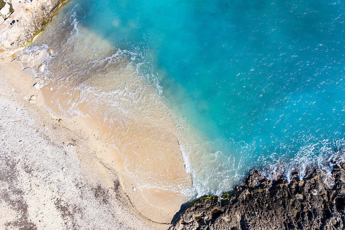 Malta, Gozo, Luftaufnahme von Strand und Meer