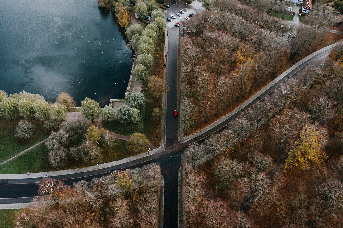 Schweden, Malmö, Blick von oben auf die Straßen crossingÊPildammsparken