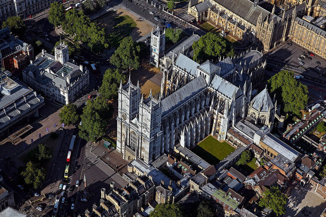 UK, London, Aerial view of Westminster Abbey