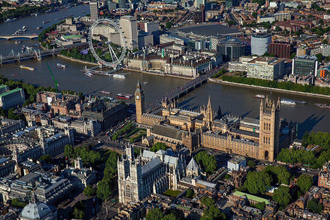 UK, London, Aerial view of city and Thames river