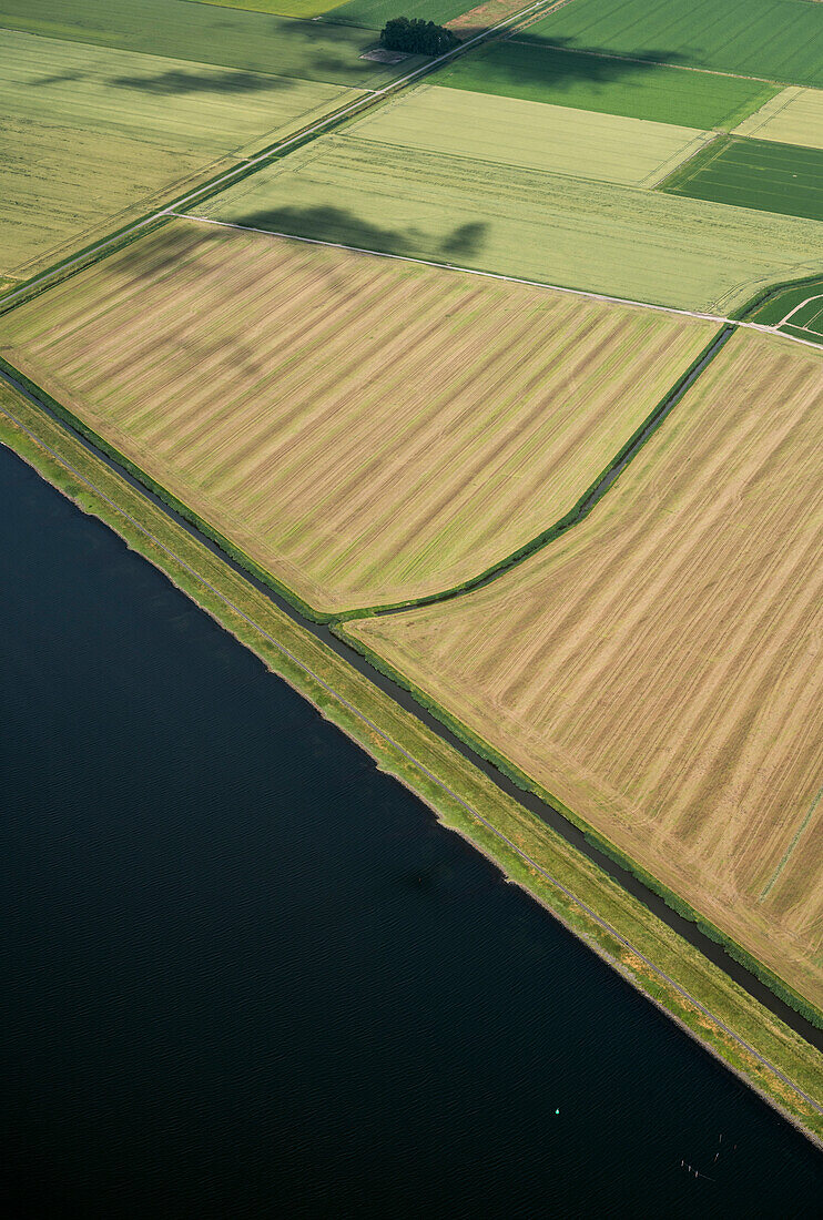 Netherlands, Zuid-Holland, Kats, Aerial view of rural landscape and sea