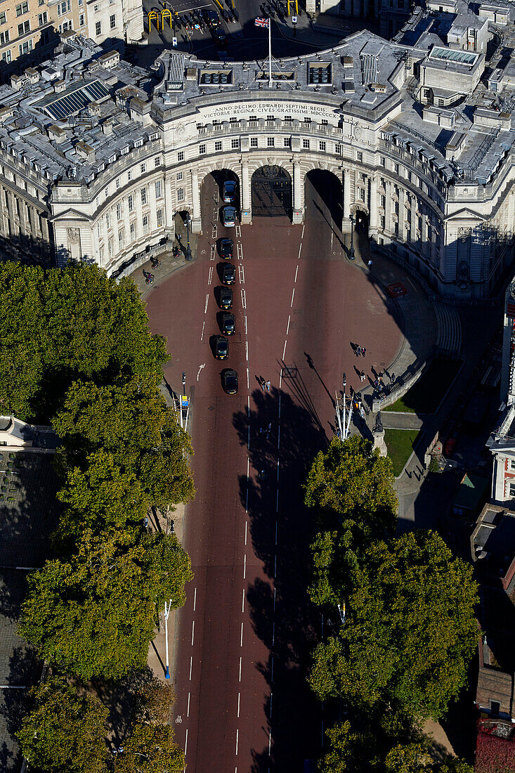 UK, London, Aerial view of Admiralty Arch and The Mall