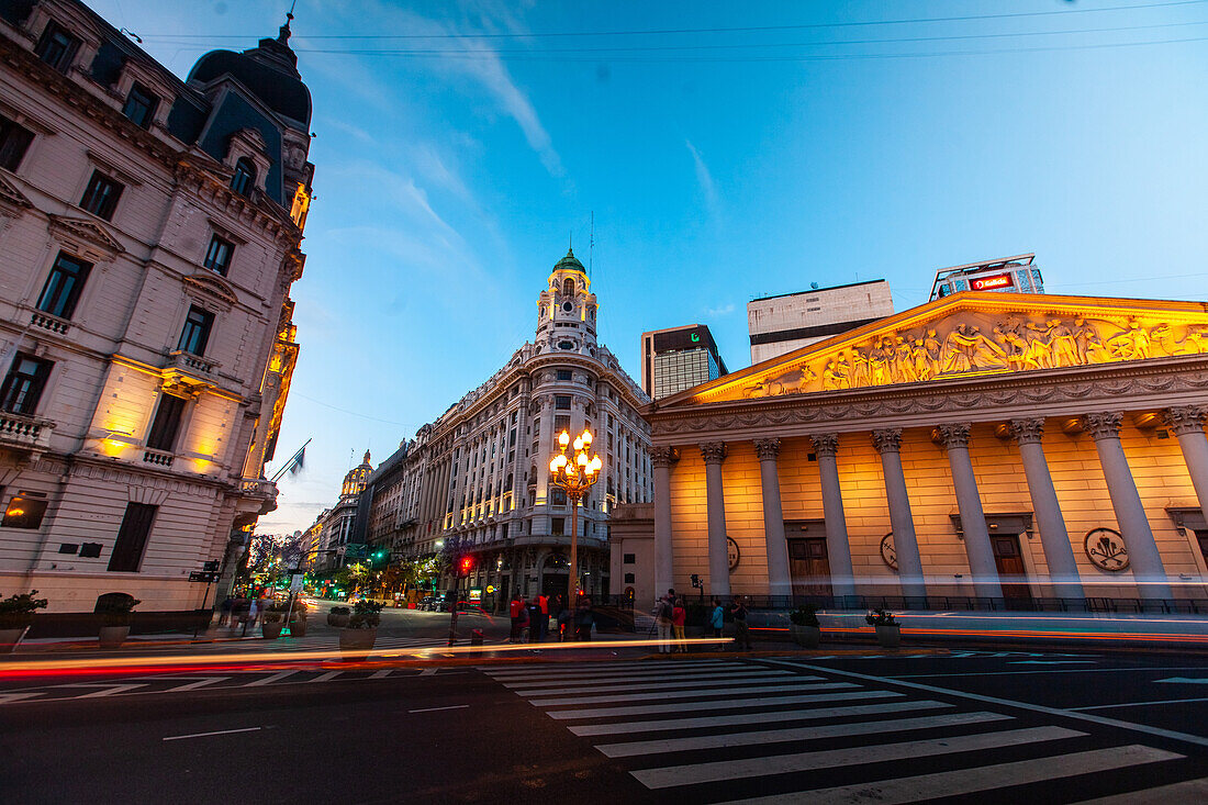 Außenansicht der Kathedrale von Buenos Aires, Avenida Presidente Julio Argentino Roca, Plaza de Mayo