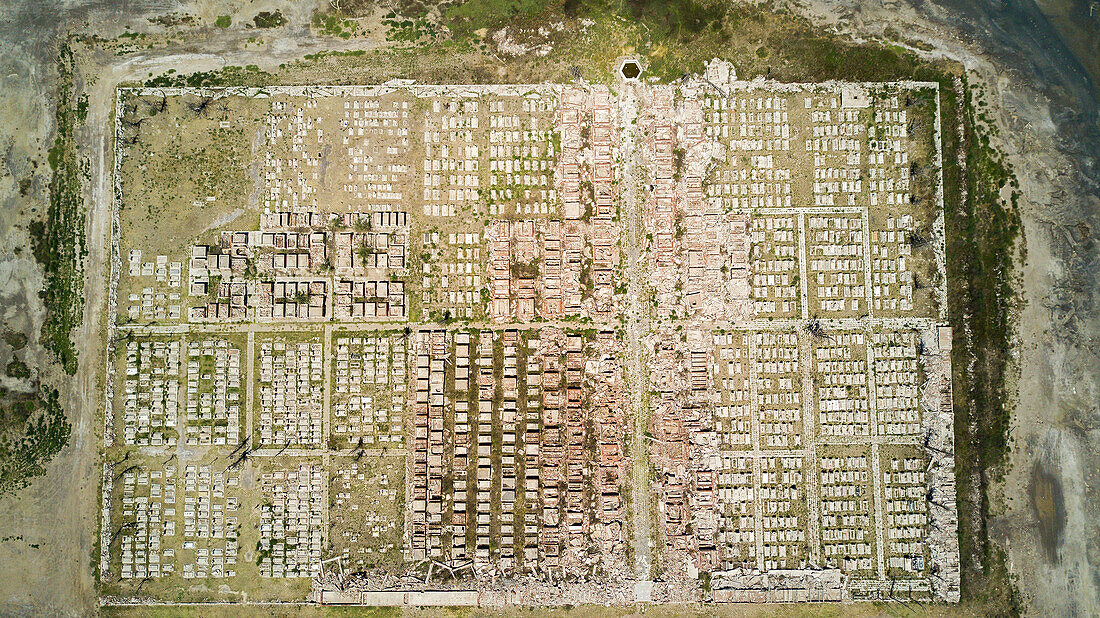 Obenliegende Ansicht der alten Ruinen Villa Epecuen