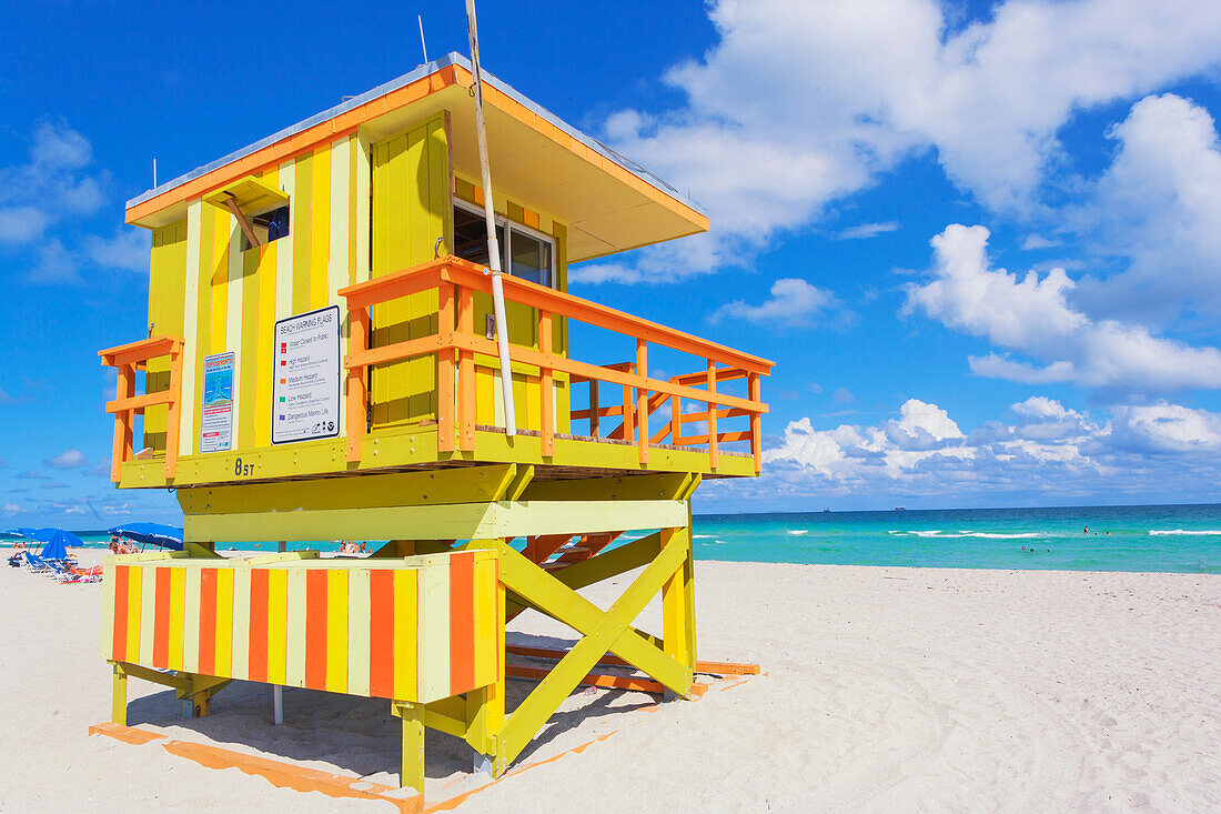 Art-Deco-Rettungsschwimmer-Hütte am South Beach, Ocean Drive, Miami Beach, Miami, Florida, Vereinigte Staaten von Amerika, Nordamerika
