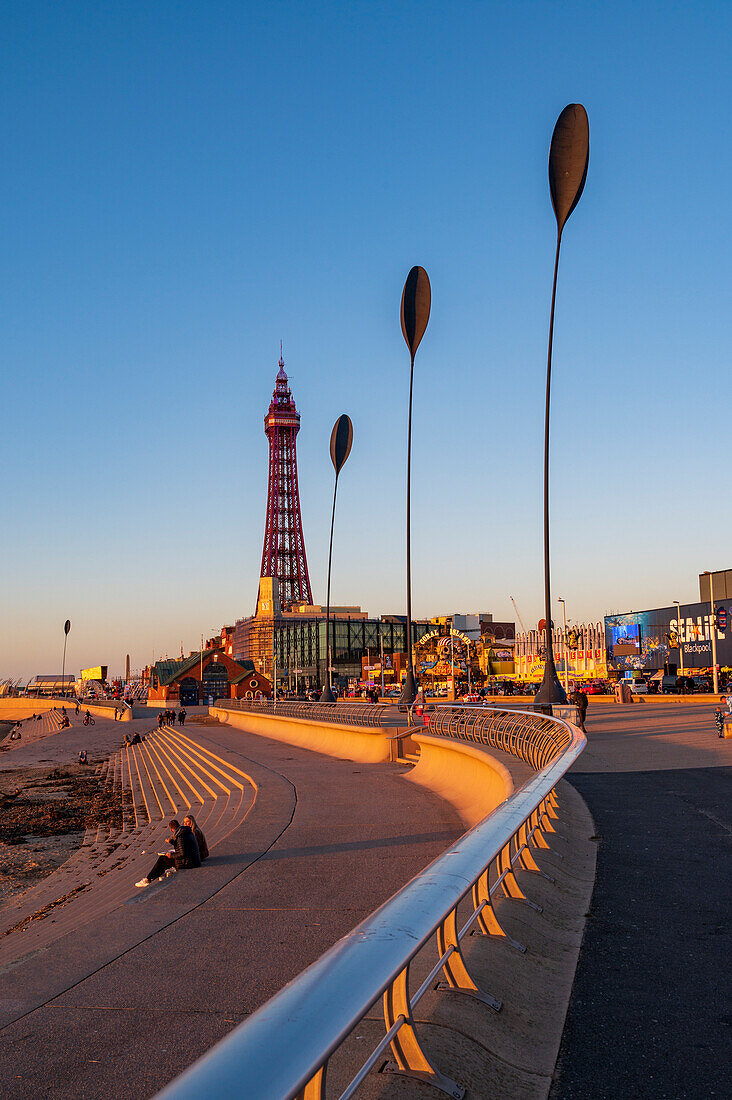 Die Promenade und der Strand von Blackpool, Lancashire, England, Vereinigtes Königreich, Europa