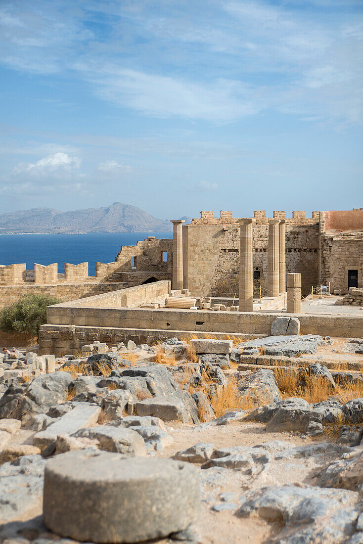 Die Akropolis von Lindos, Rhodos, Dodekanes, griechische Inseln, Griechenland, Europa