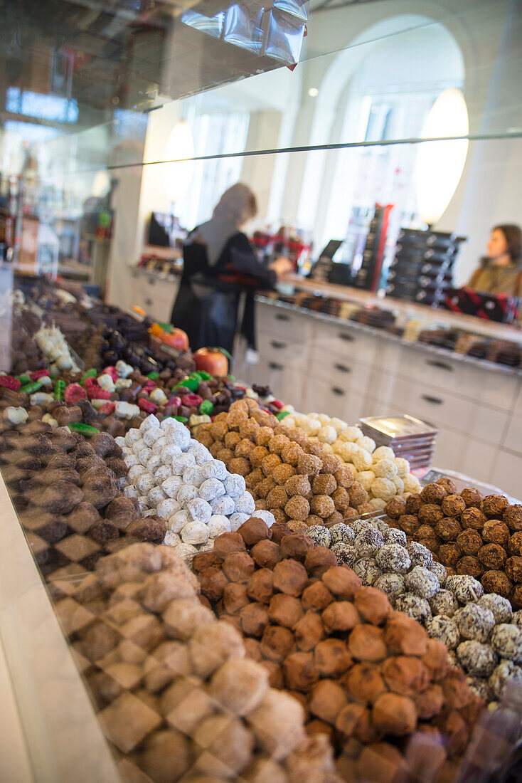 Dumon Chocolate Shop, Simon Stevinplein Square, Brügge, Belgien, Europa