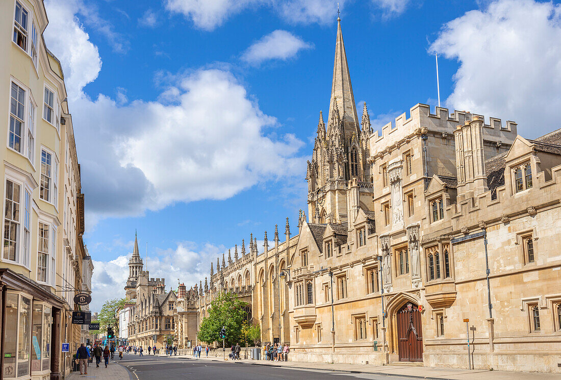 All Souls College Oxford und Turm der Universitätskirche St. Mary the Virgin, Oxford, Oxfordshire, England, Vereinigtes Königreich, Europa