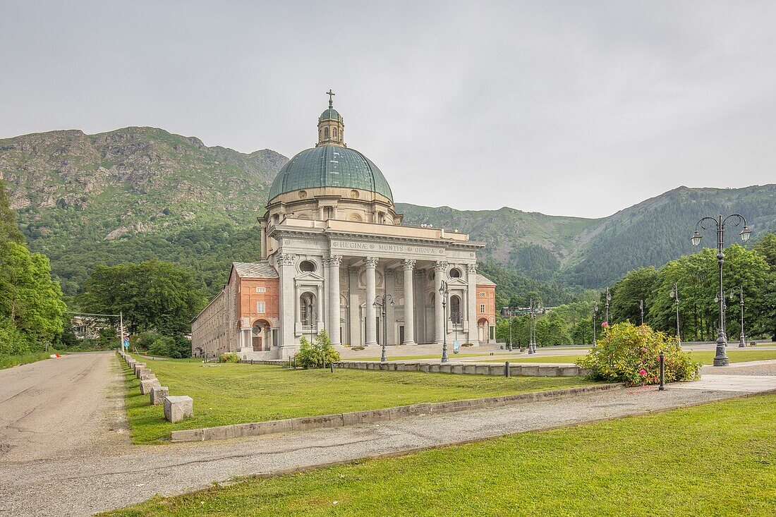 Die obere Basilika, Heiligtum von Oropa, Biella, Piemont, Italien, Europa